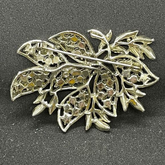 Brilliant vintage mid century floral spray pin - Picture 3 of 5